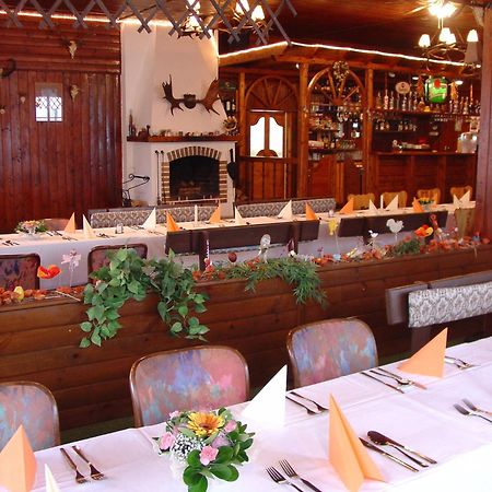 Lovecky Hotel Jivak Loučeň エクステリア 写真