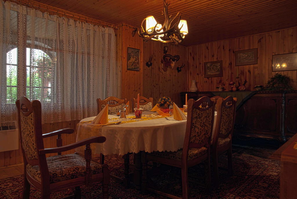 Lovecky Hotel Jivak Loučeň エクステリア 写真