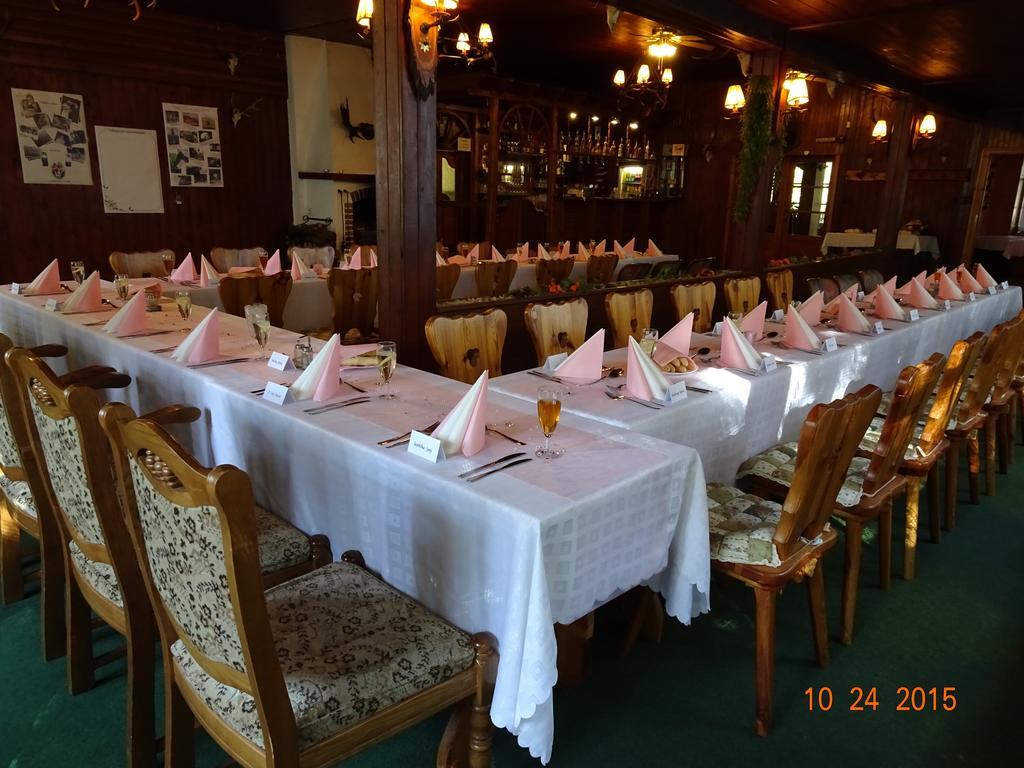 Lovecky Hotel Jivak Loučeň エクステリア 写真