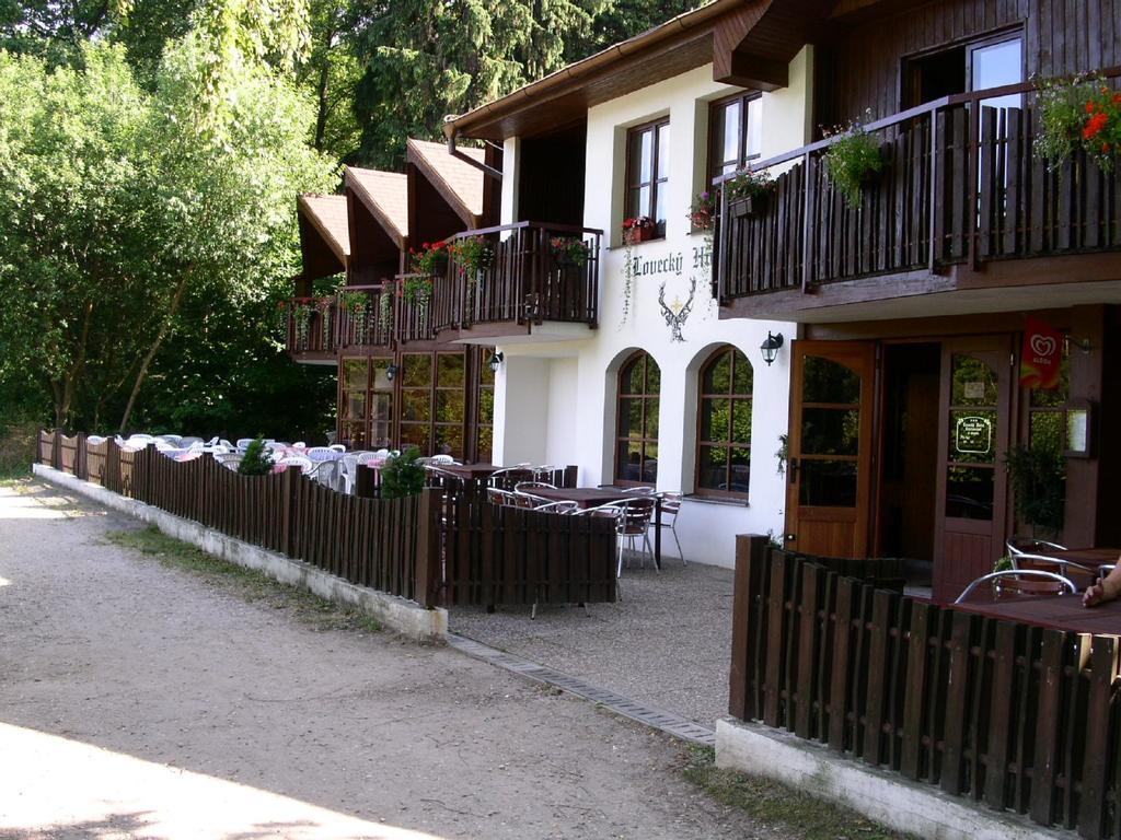 Lovecky Hotel Jivak Loučeň エクステリア 写真