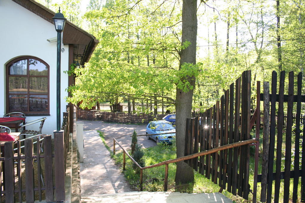 Lovecky Hotel Jivak Loučeň エクステリア 写真