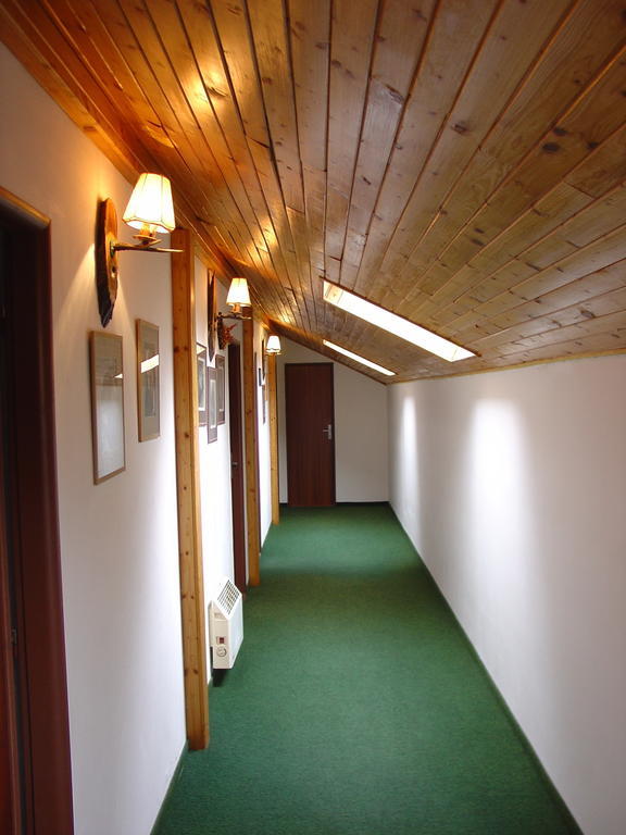 Lovecky Hotel Jivak Loučeň エクステリア 写真