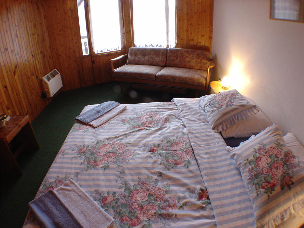 Lovecky Hotel Jivak Loučeň エクステリア 写真