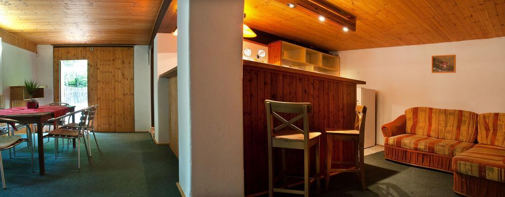 Lovecky Hotel Jivak Loučeň エクステリア 写真